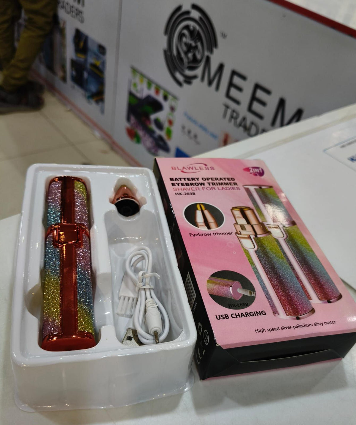 Flawless 2 In 1 Eyebrow Trimmer And Shaver
